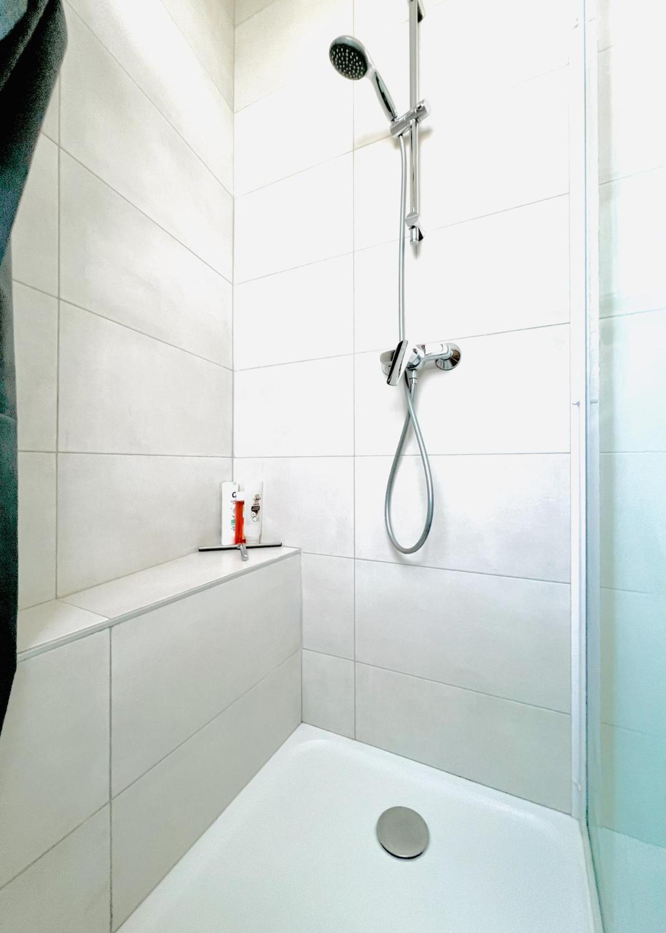 Chambre calme vue jardin