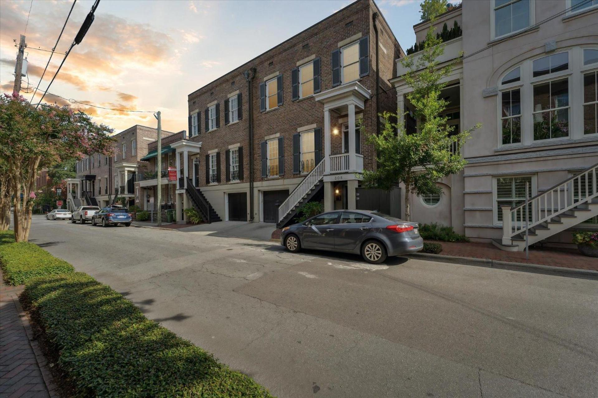 308 W Taylor Street Garden