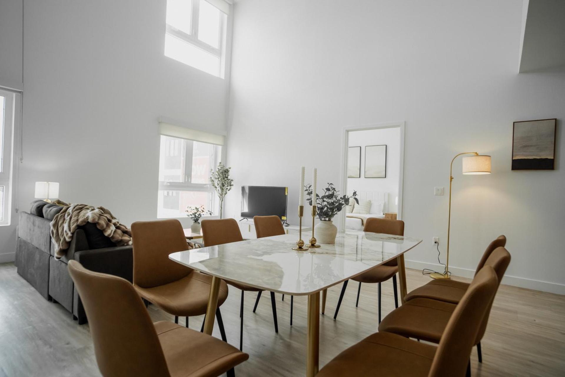 Chic Urban Retreat in Heart of LA, 2 Bedroom and 1 Loft