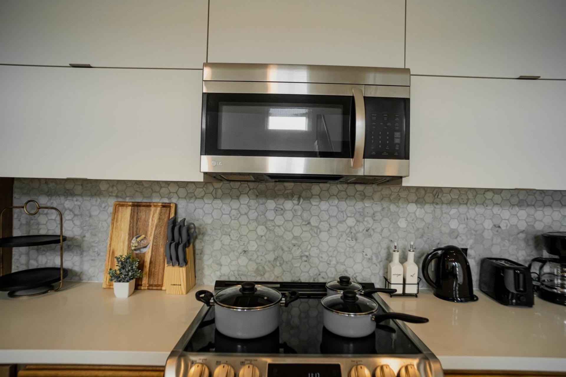 Chic Urban Retreat in Heart of LA, 2 Bedroom and 1 Loft