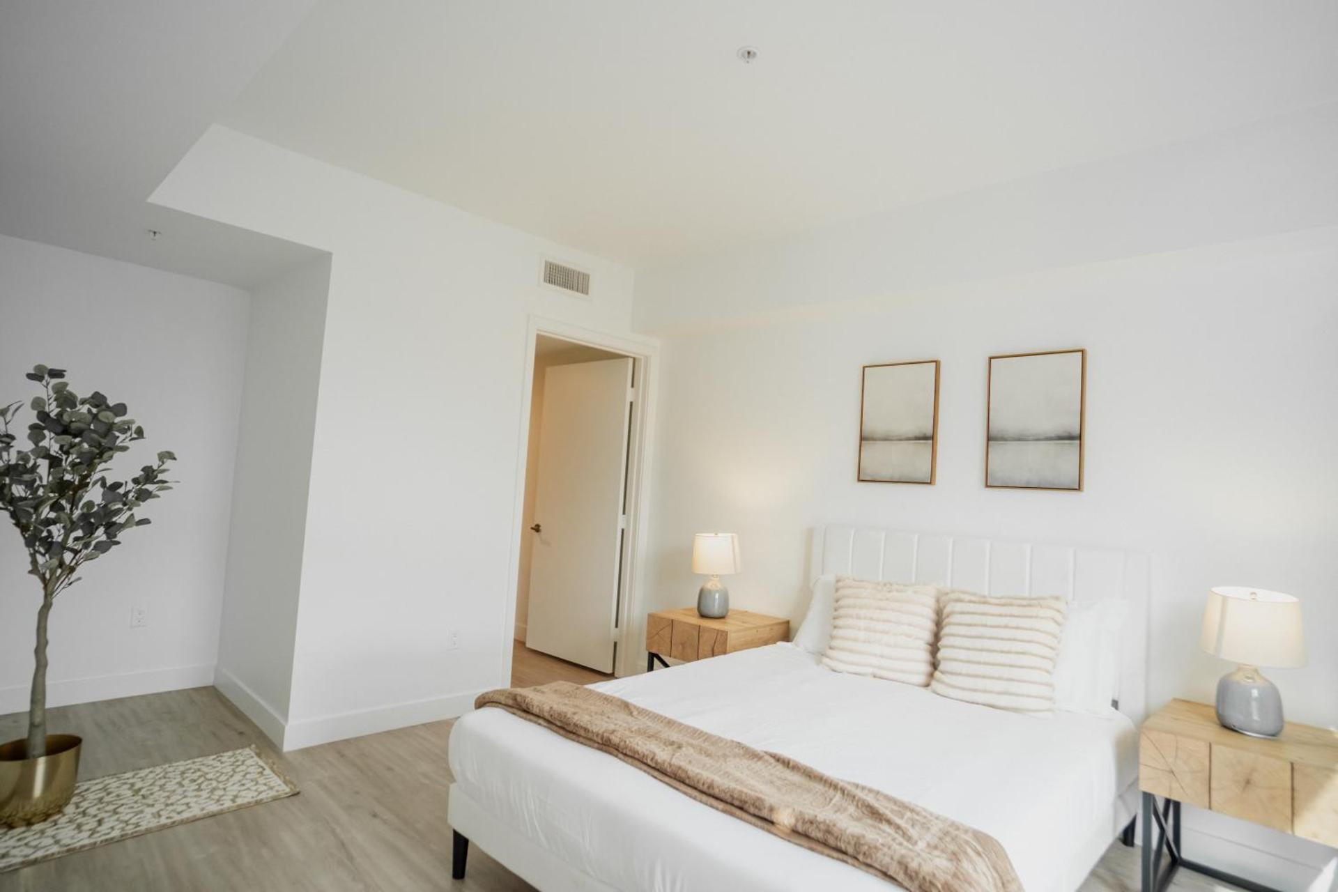 Chic Urban Retreat in Heart of LA, 2 Bedroom and 1 Loft