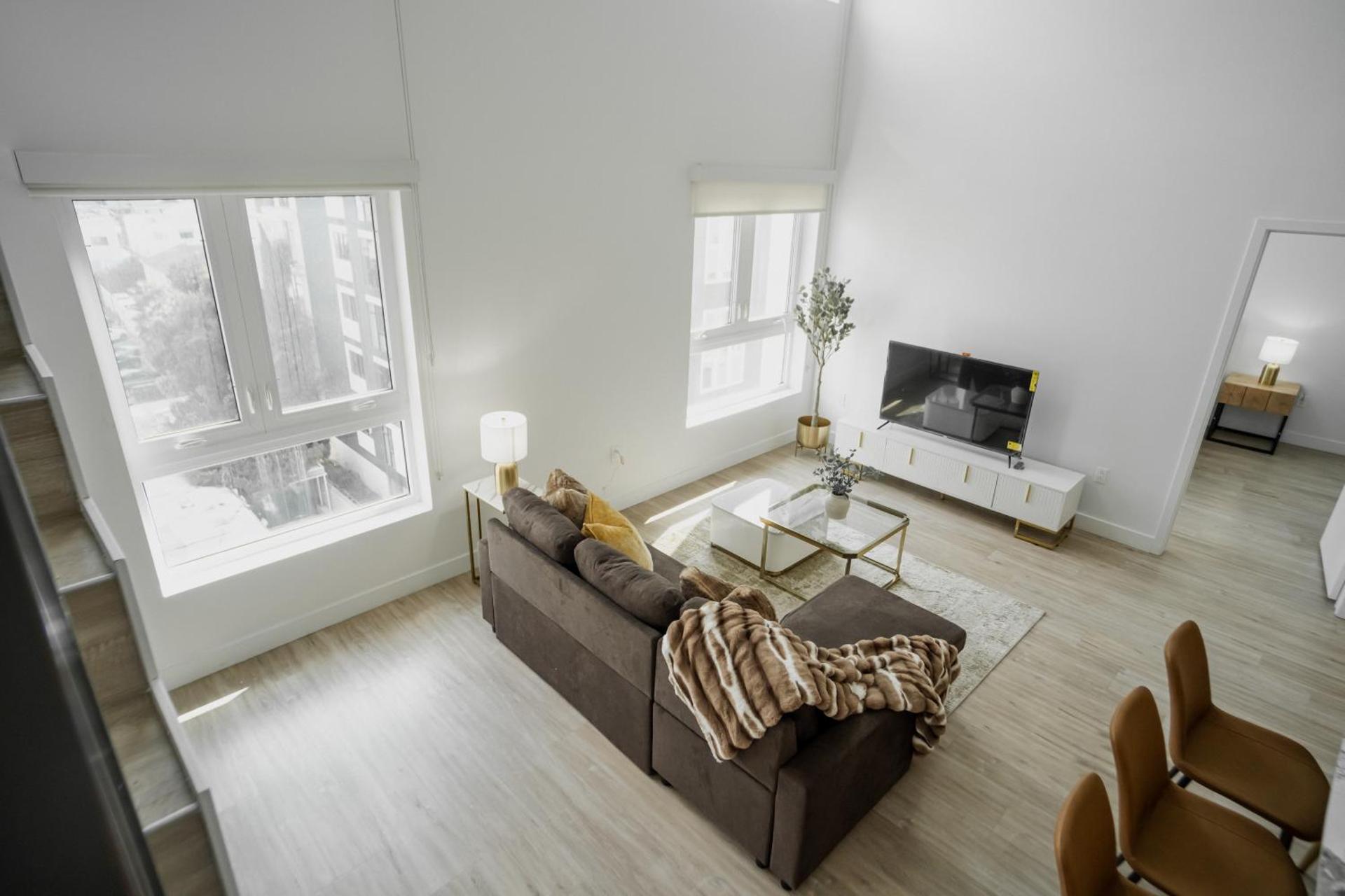 Chic Urban Retreat in Heart of LA, 2 Bedroom and 1 Loft