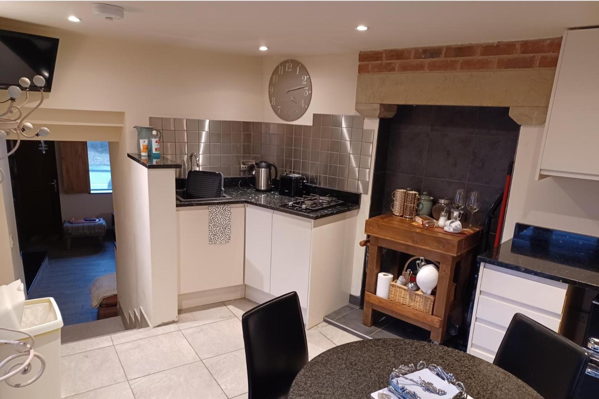 Cozy Cottage Close to Haworth Sleeps 2 with Garden