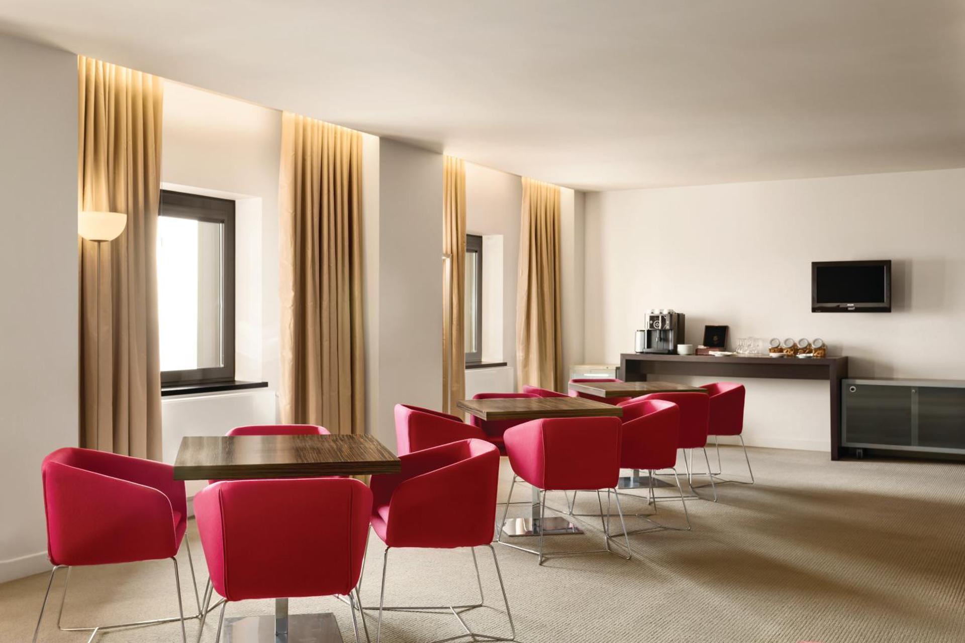 Communal lounge/ TV room