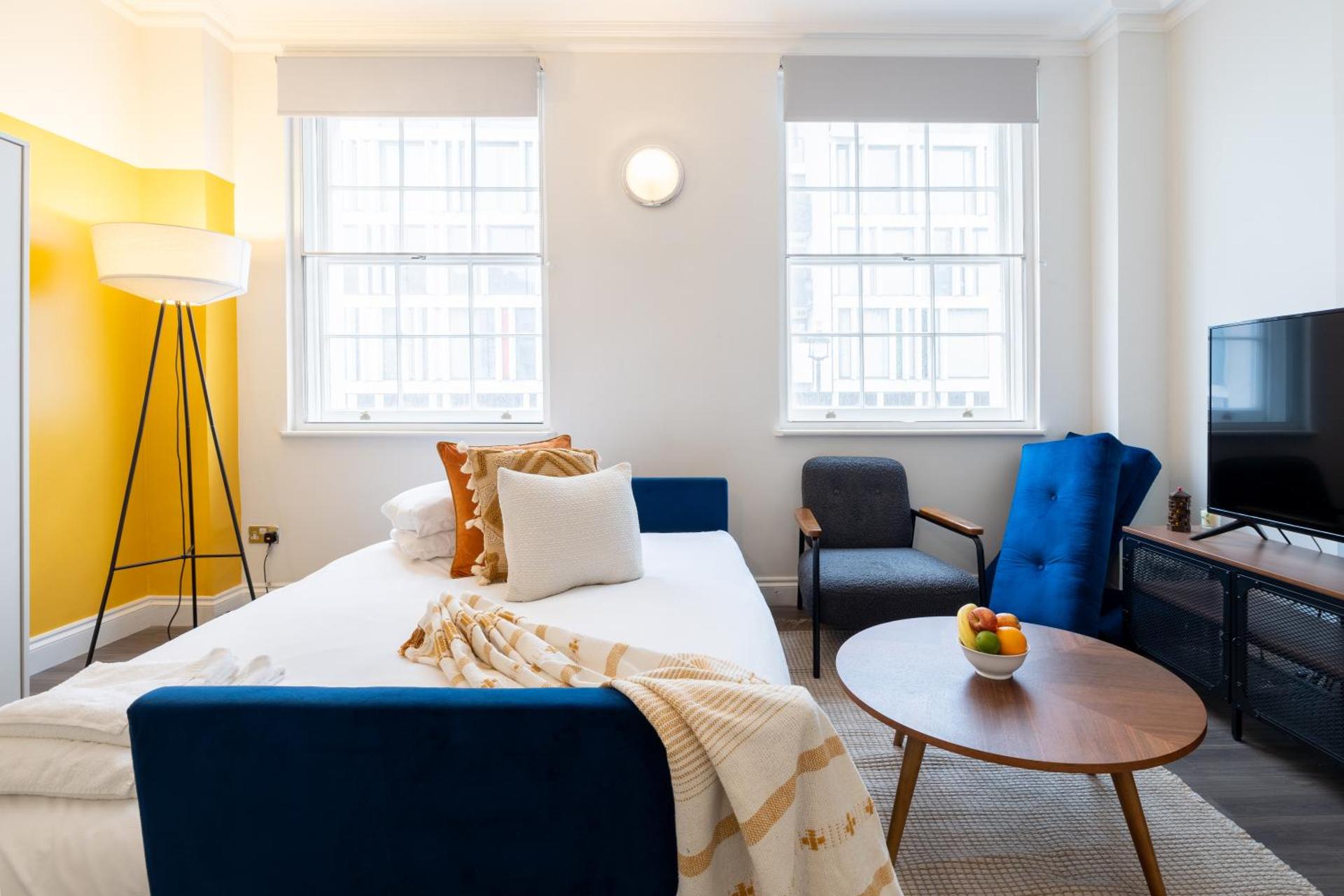 Communal lounge/ TV room