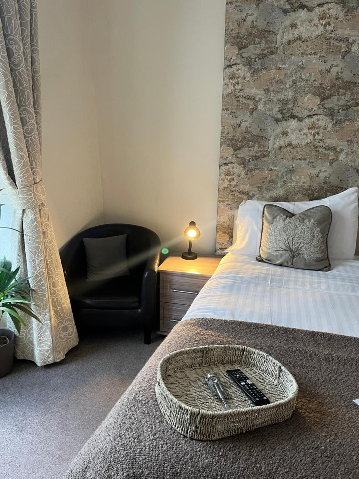 Johnny Dough's Conwy with Rooms