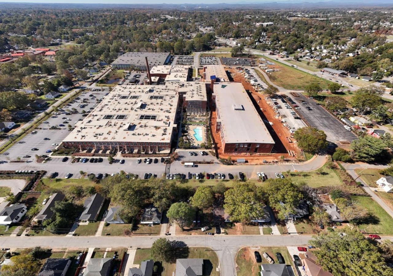 Urban Escape Industrial 2BR 2BA