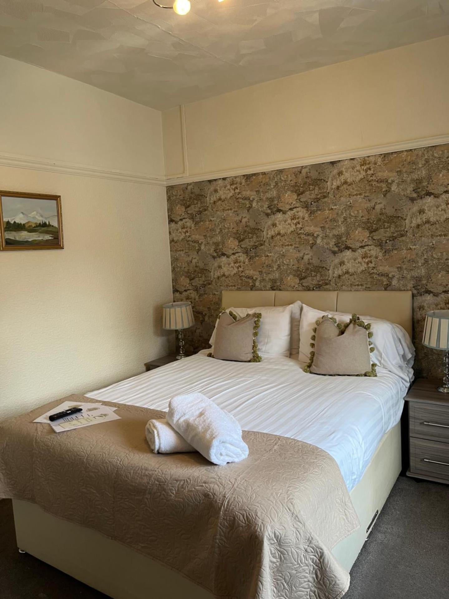 Johnny Dough's Conwy with Rooms