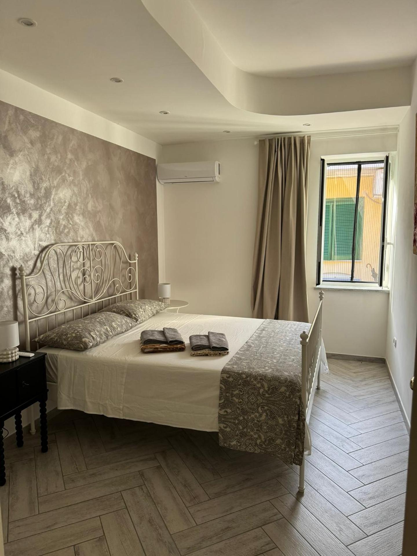 Red Bridges House Maria