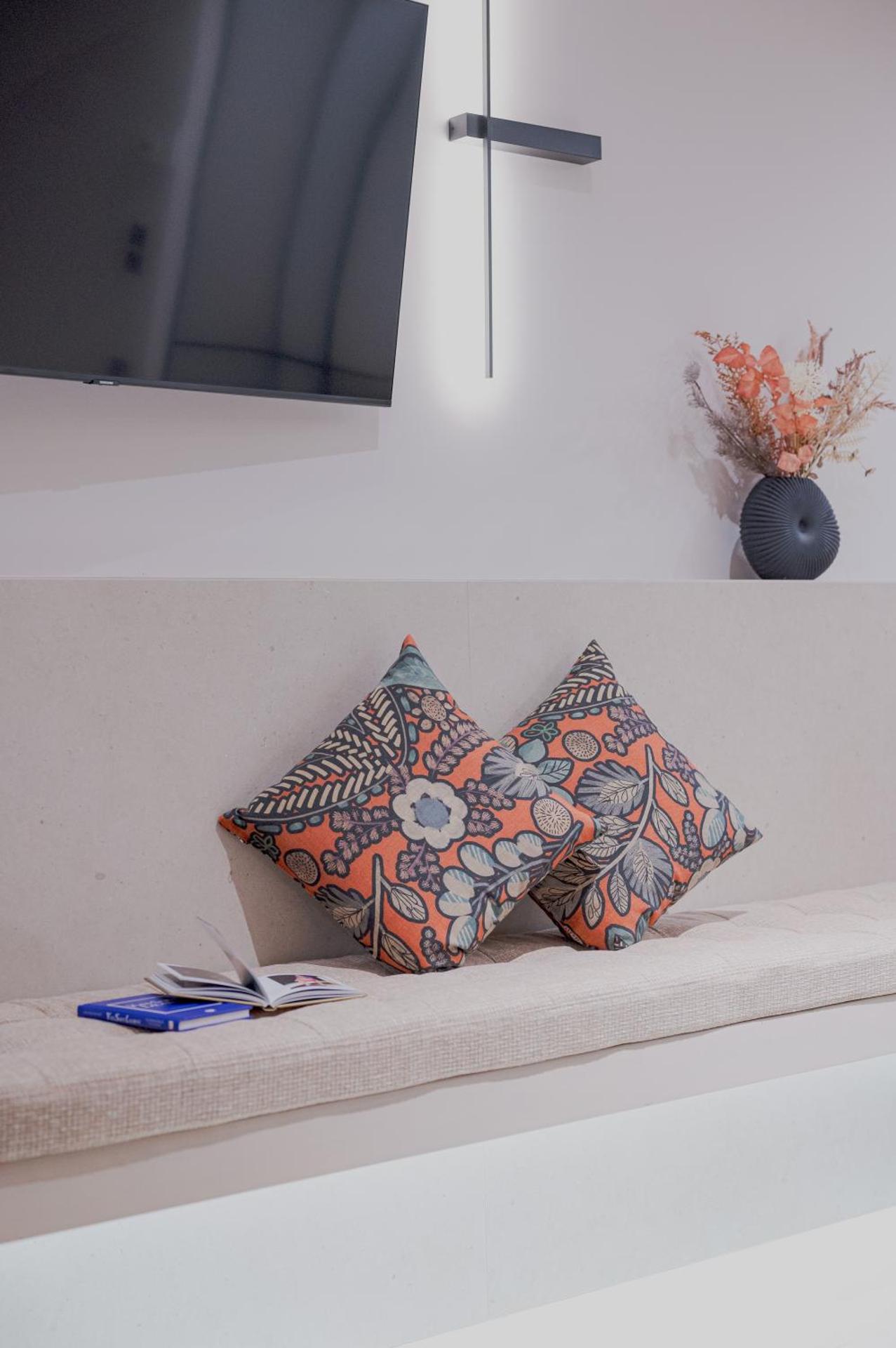 1050 Mountain Living