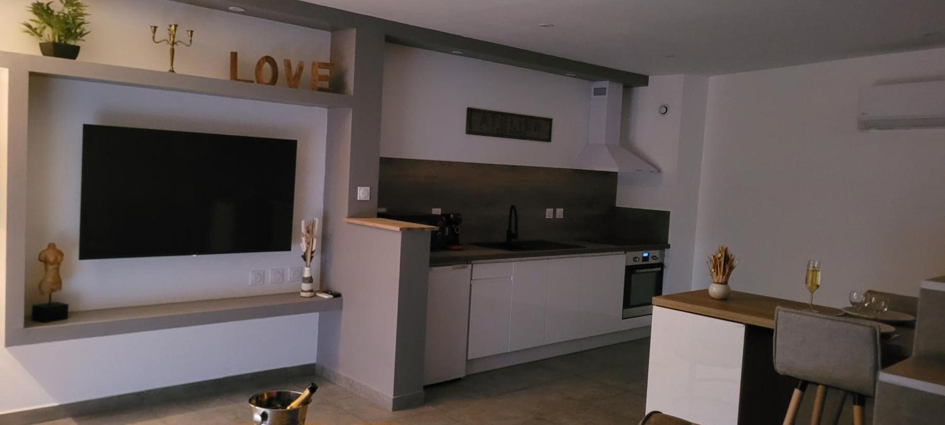 Kitchen or kitchenette