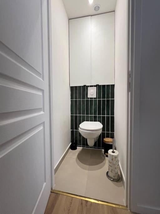 KB 21 - Metro 7 - AC - Free Parking - 4 pers