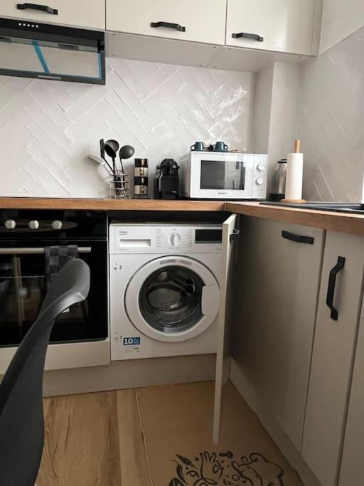 KB 21 - Metro 7 - AC - Free Parking - 4 pers