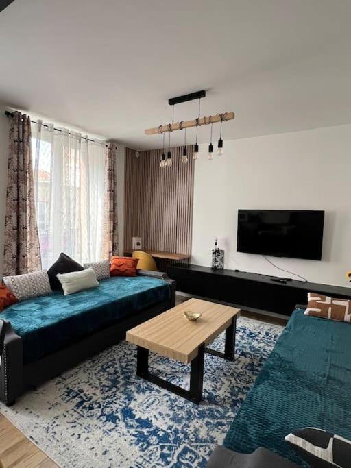 KB 21 - Metro 7 - AC - Free Parking - 4 pers