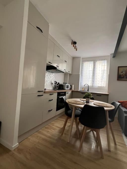 KB 21 - Metro 7 - AC - Free Parking - 4 pers