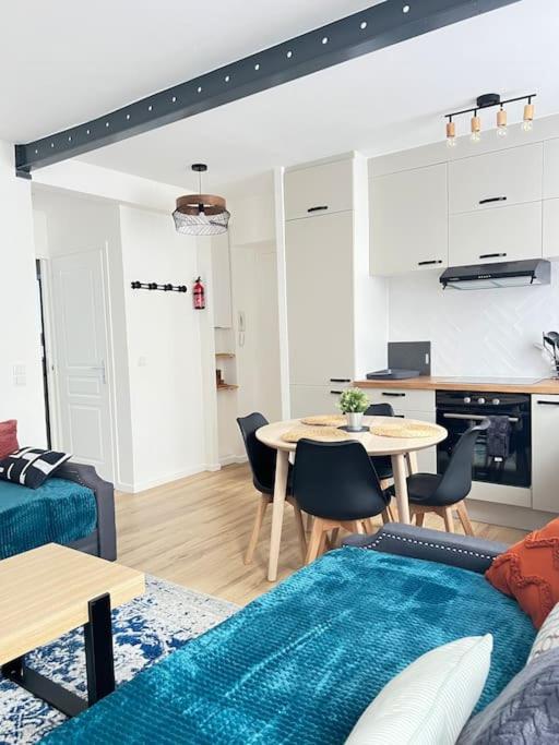 KB 21 - Metro 7 - AC - Free Parking - 4 pers