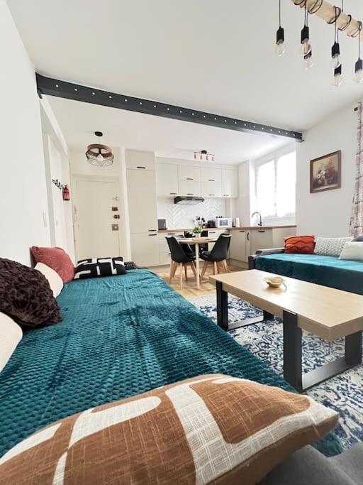 KB 21 - Metro 7 - AC - Free Parking - 4 pers