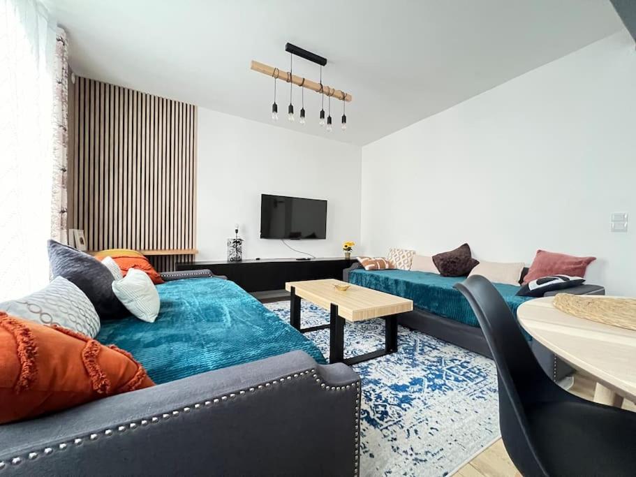 KB 21 - Metro 7 - AC - Free Parking - 4 pers