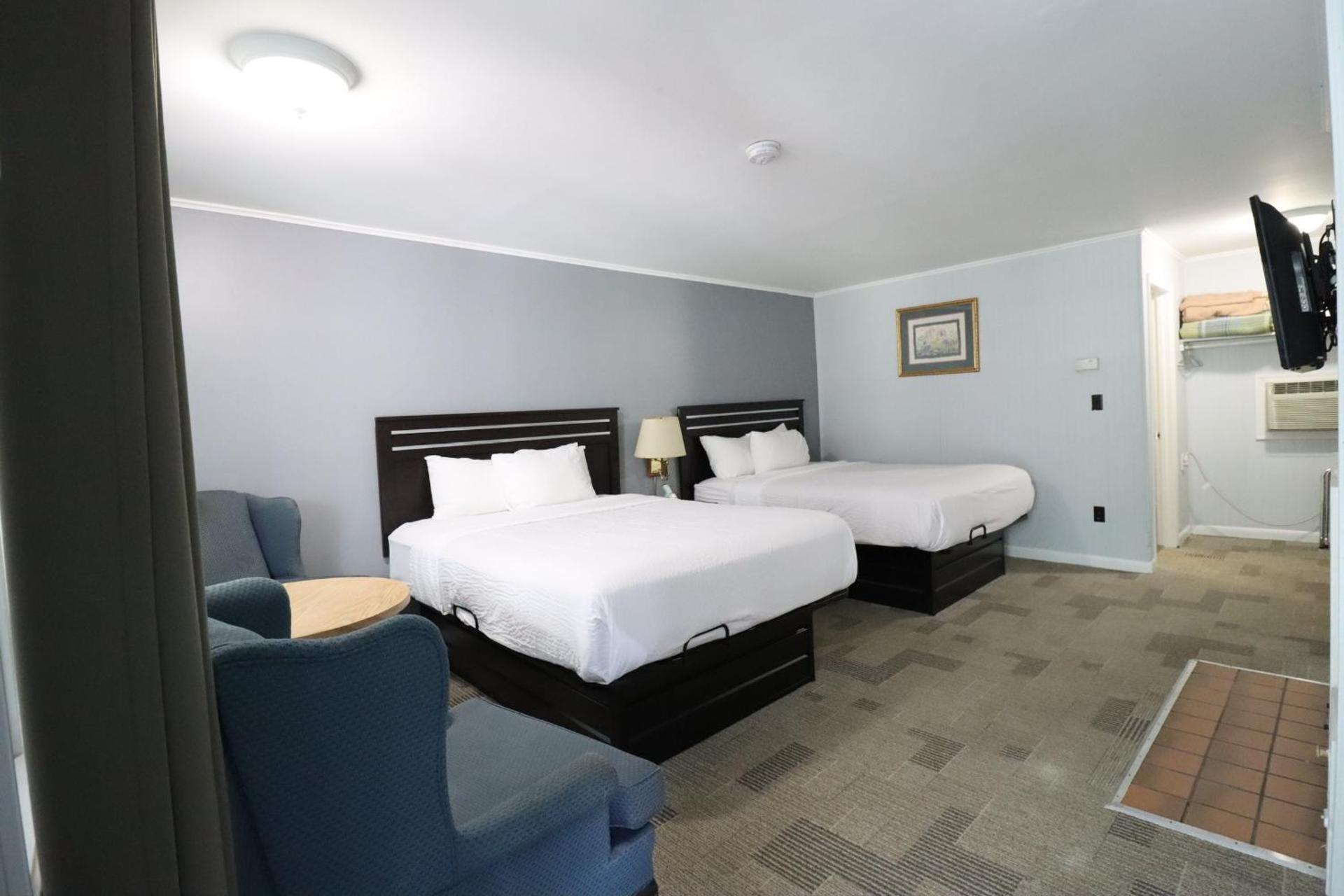 Deluxe Queen Room with Two Queen Beds - Non-Smoking