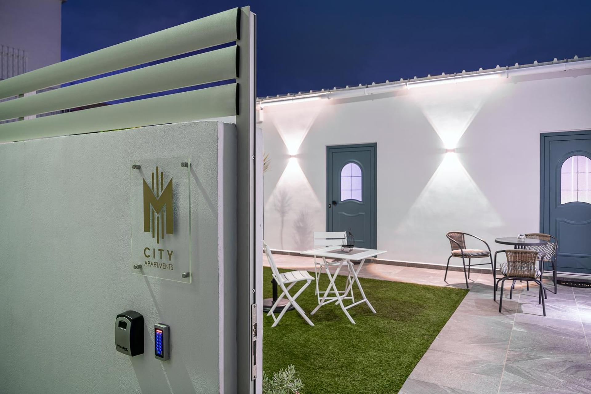 M City Apartments 100m from the beach