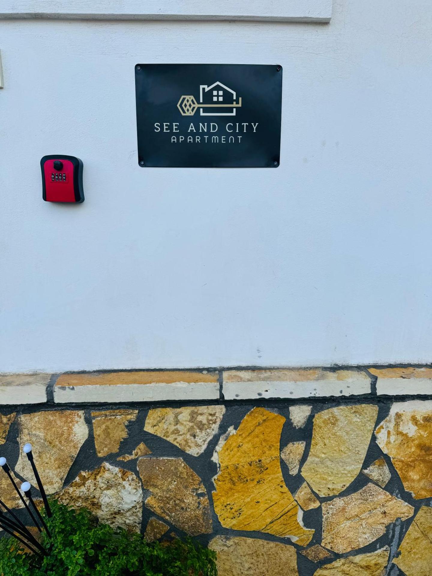 See and City Apartment