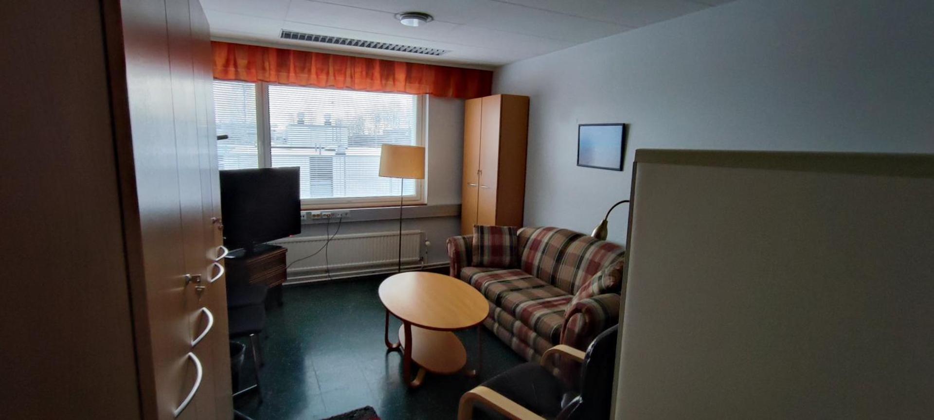 Kokonainen huoneisto olohuone makuualkovi ja keittiö ei suihkuh Iisalmen keskusta