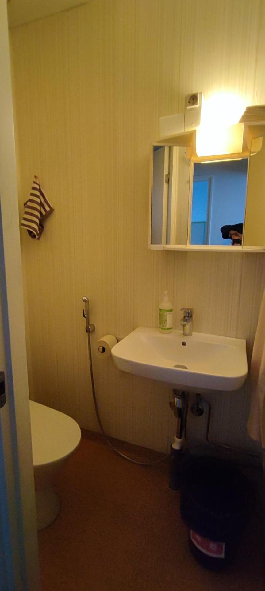 Kokonainen huoneisto olohuone makuualkovi ja keittiö ei suihkuh Iisalmen keskusta