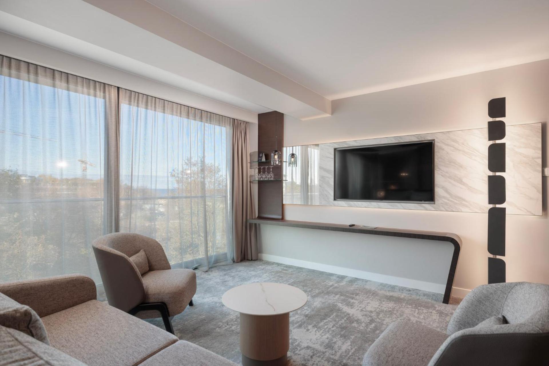 Communal lounge/ TV room