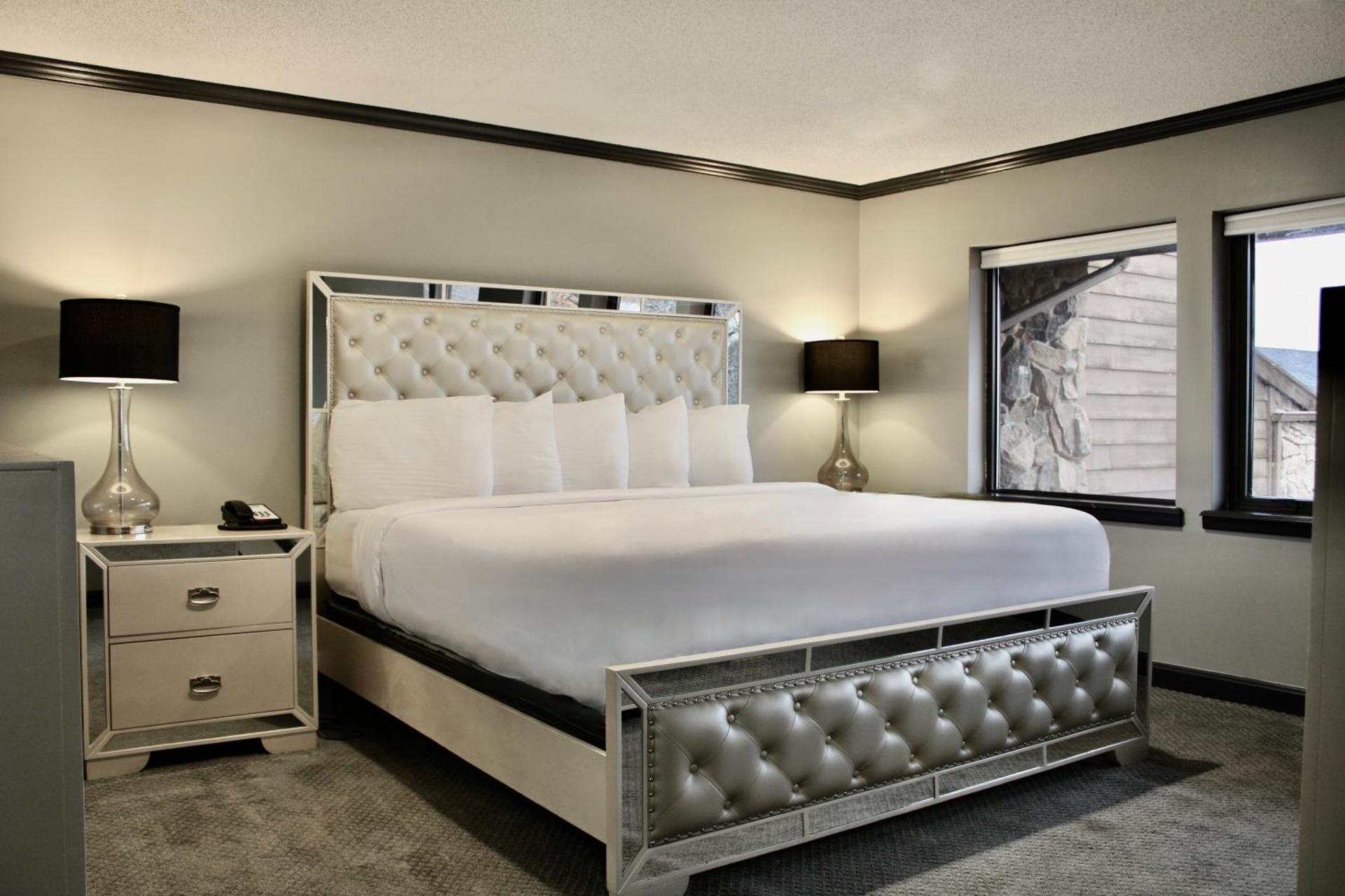 Carlton Lodge Hotel and Suites