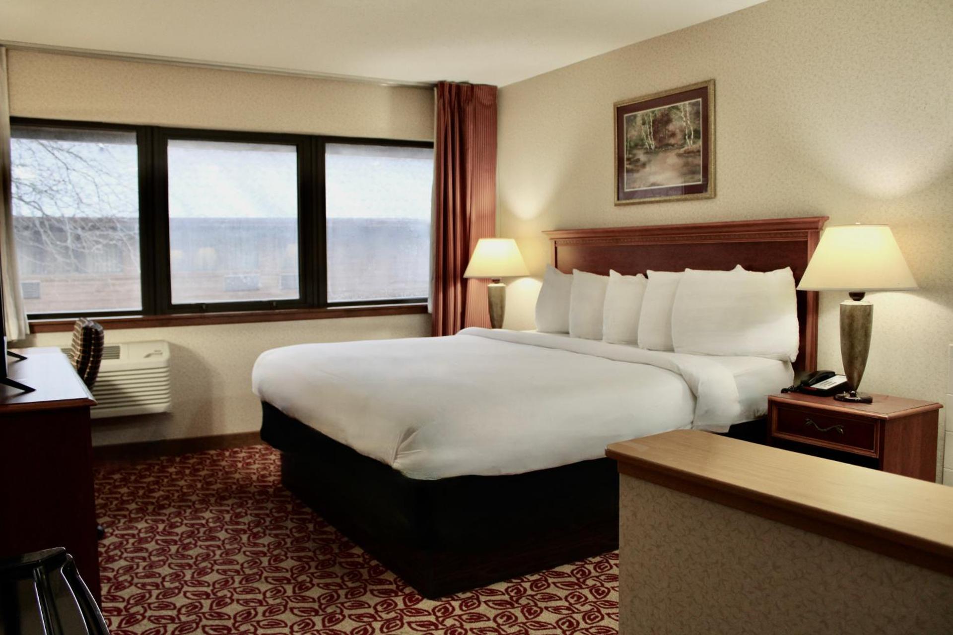 Carlton Lodge Hotel and Suites