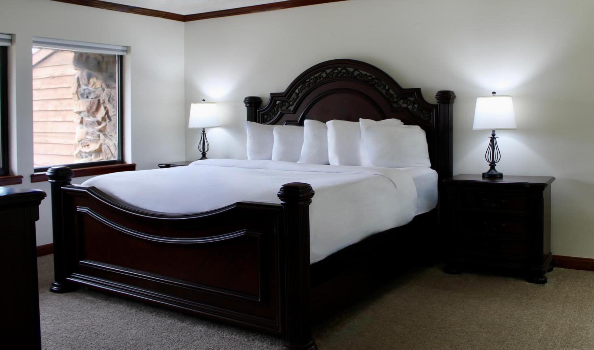 Carlton Lodge Hotel and Suites