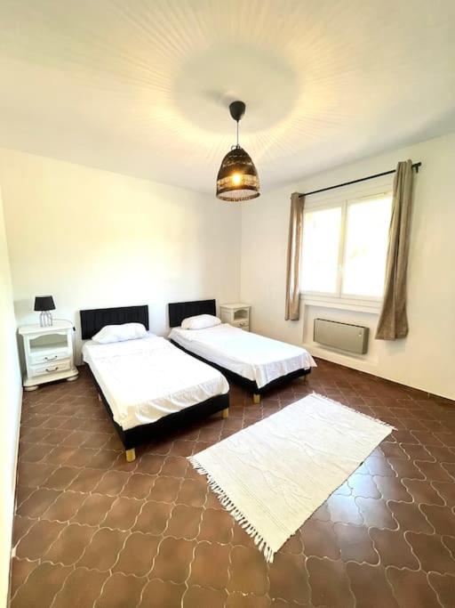 Appartement de 2 à 6 personnes 3 chambres proche Aéroport Marseille Marignane -confortable - et tout équipé
