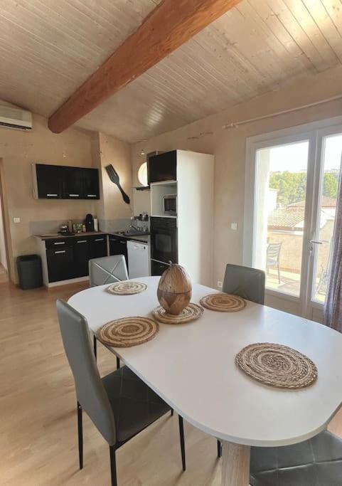 Appartement de 2 à 6 personnes 3 chambres proche Aéroport Marseille Marignane -confortable - et tout équipé