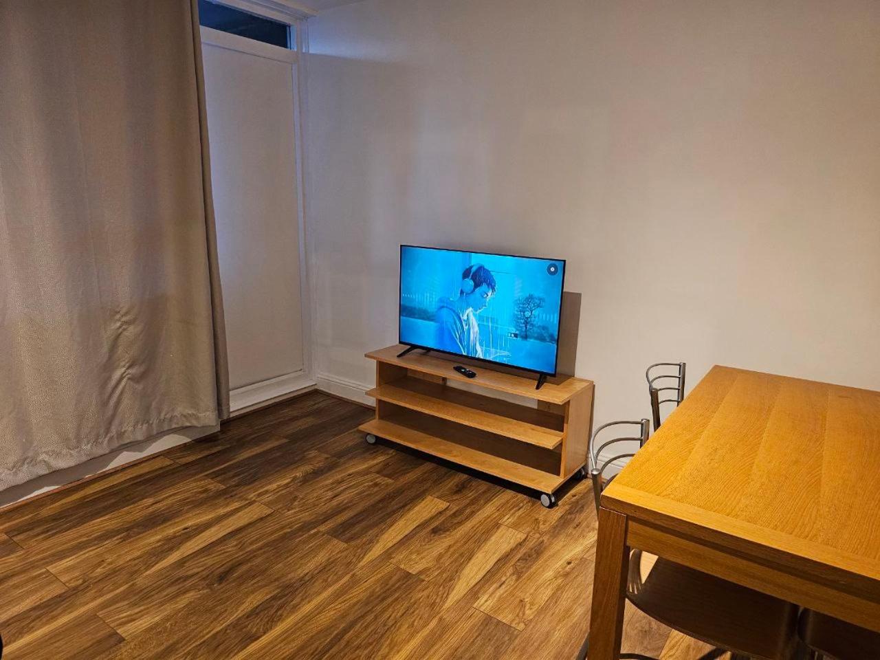 Entire Apartment Oval