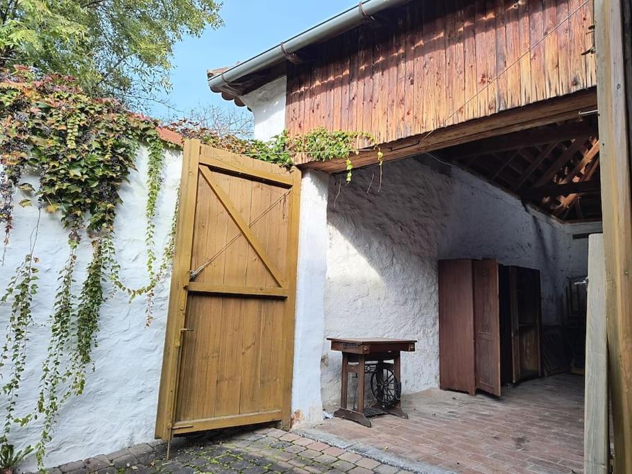 Chaloupka u Mostu sv Jana v centru Vodňan