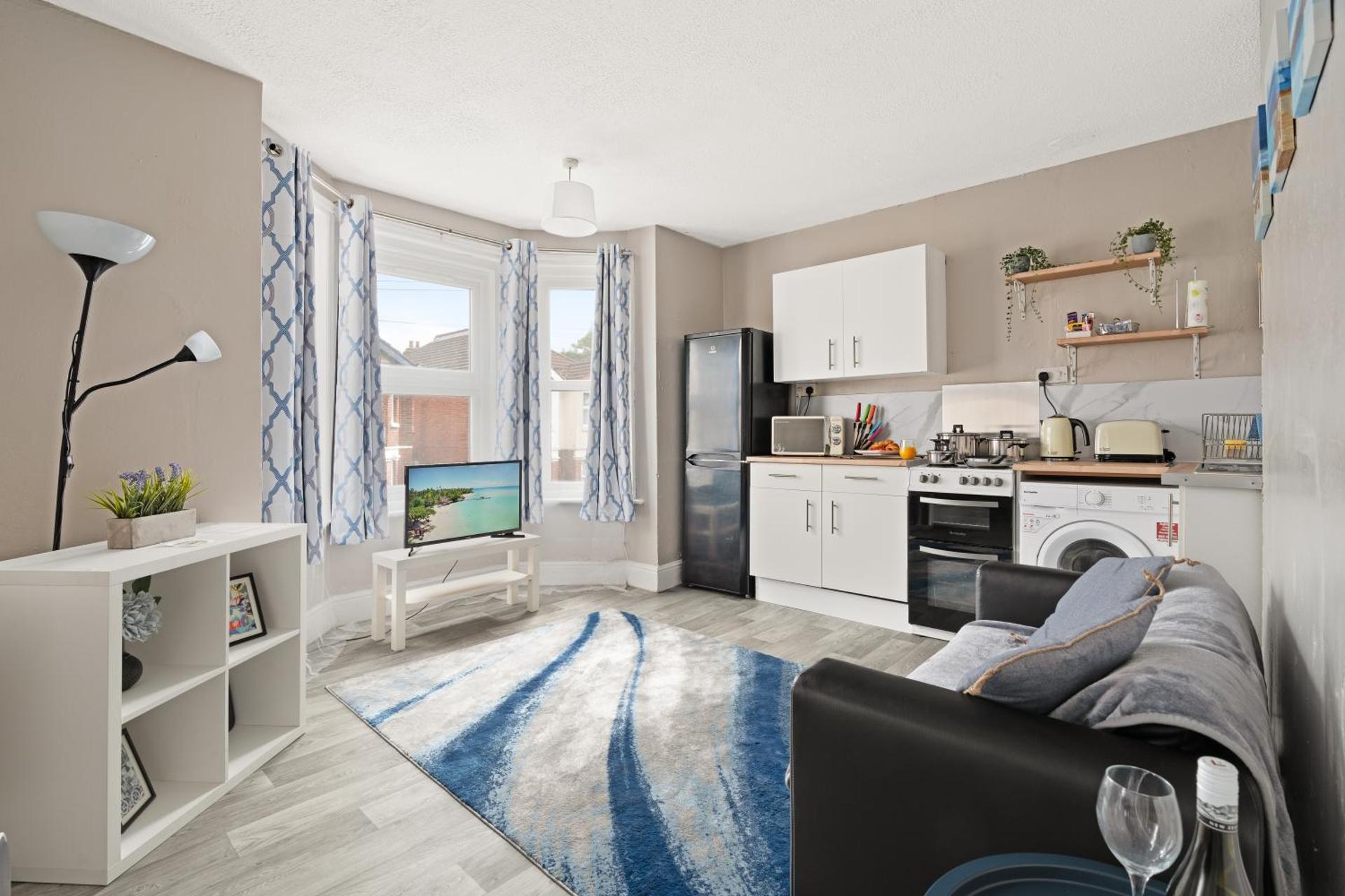 1 bed, close to Train Station & Common Park, sleeps 3