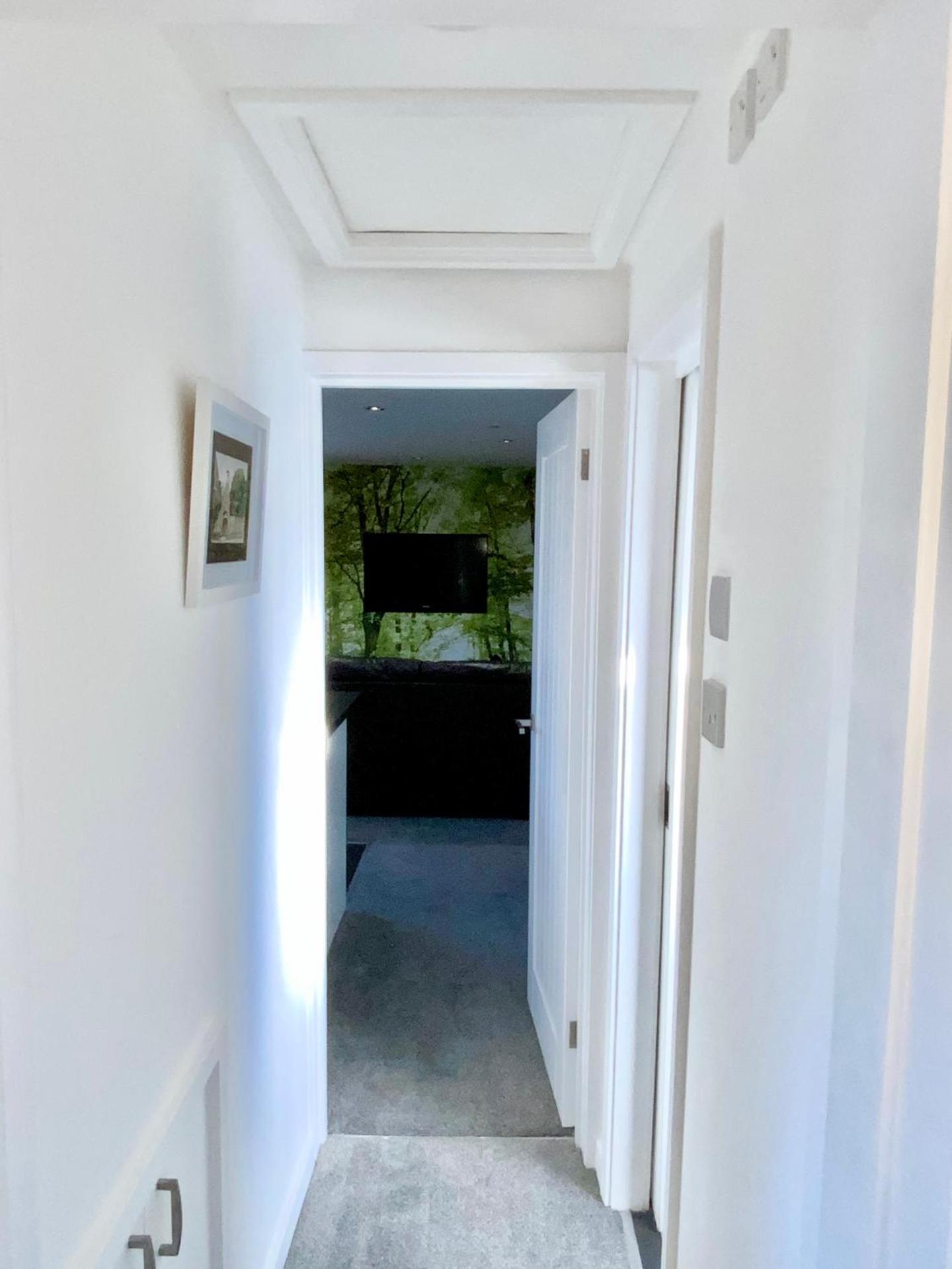 THE HIDEAWAY - LUXURY SELF CATERING COASTAL APARTMENT with PRIVATE ENTRANCE & KEY BOX ENTRY JUST A FEW MINUTES WALK TO THE BEACH, SOLENT WAY WALK, SHOPS and many EATERIES & BARS - FREE OFF ROAD PARKING,FULL KITCHEN, LOUNGE,BEDROOM , BATHROOM & WI-FI