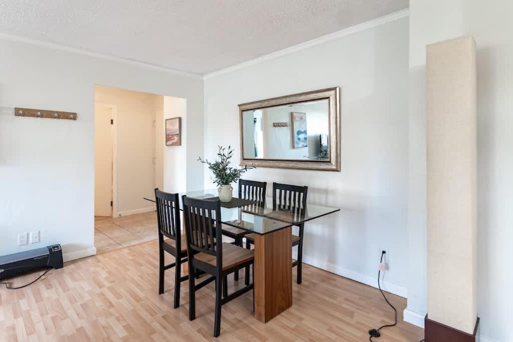 Vibrant Downtown, King Bed, Work Desk & Kitchen