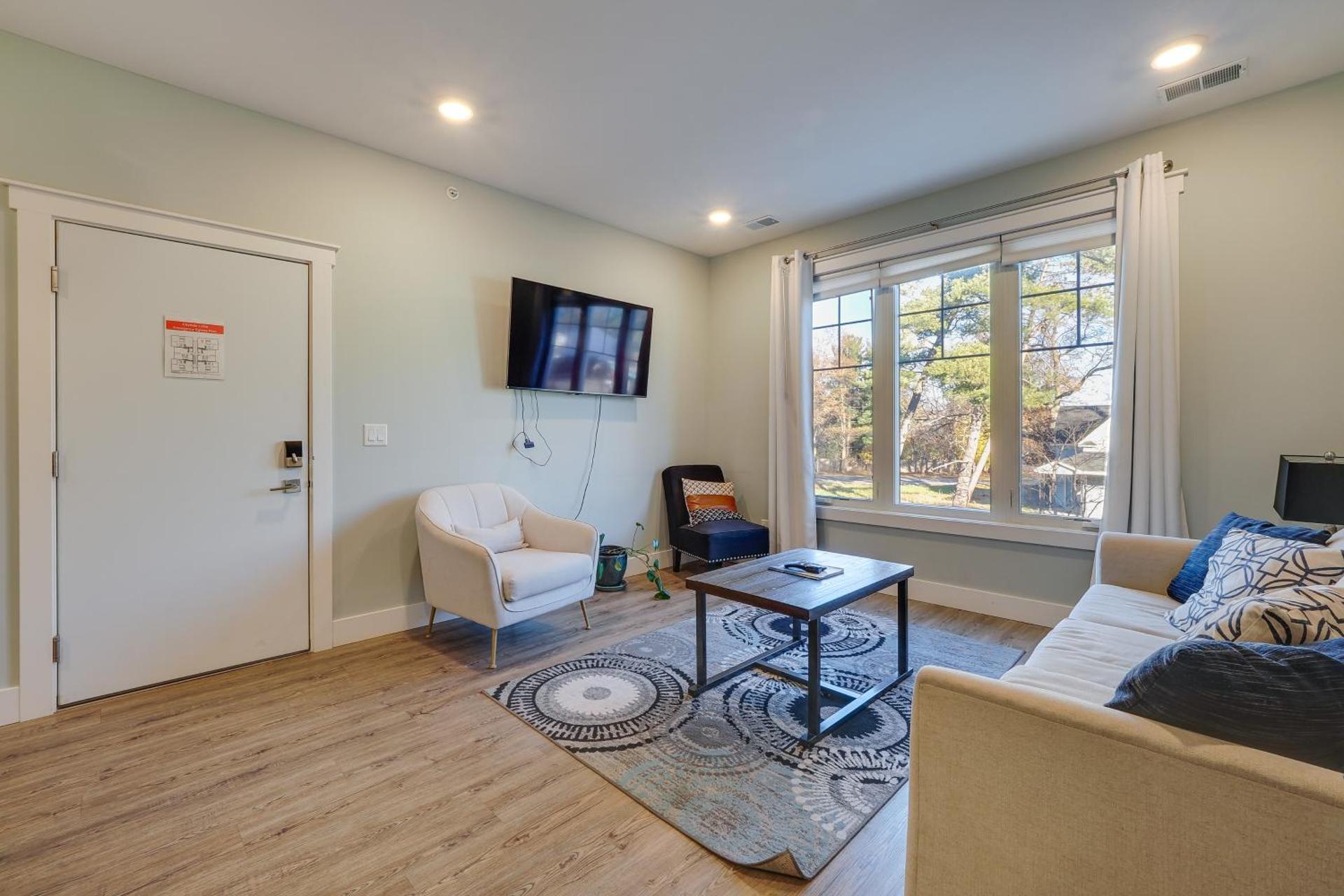 Walk to Front St! Traverse City Condo Near Skiing