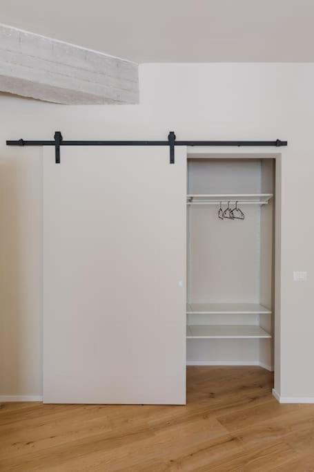 Modern Spacious Apartment on the Tevere