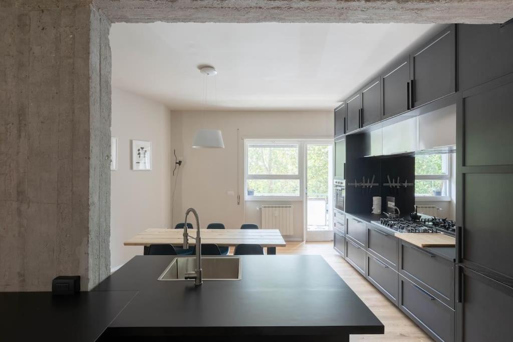 Modern Spacious Apartment on the Tevere