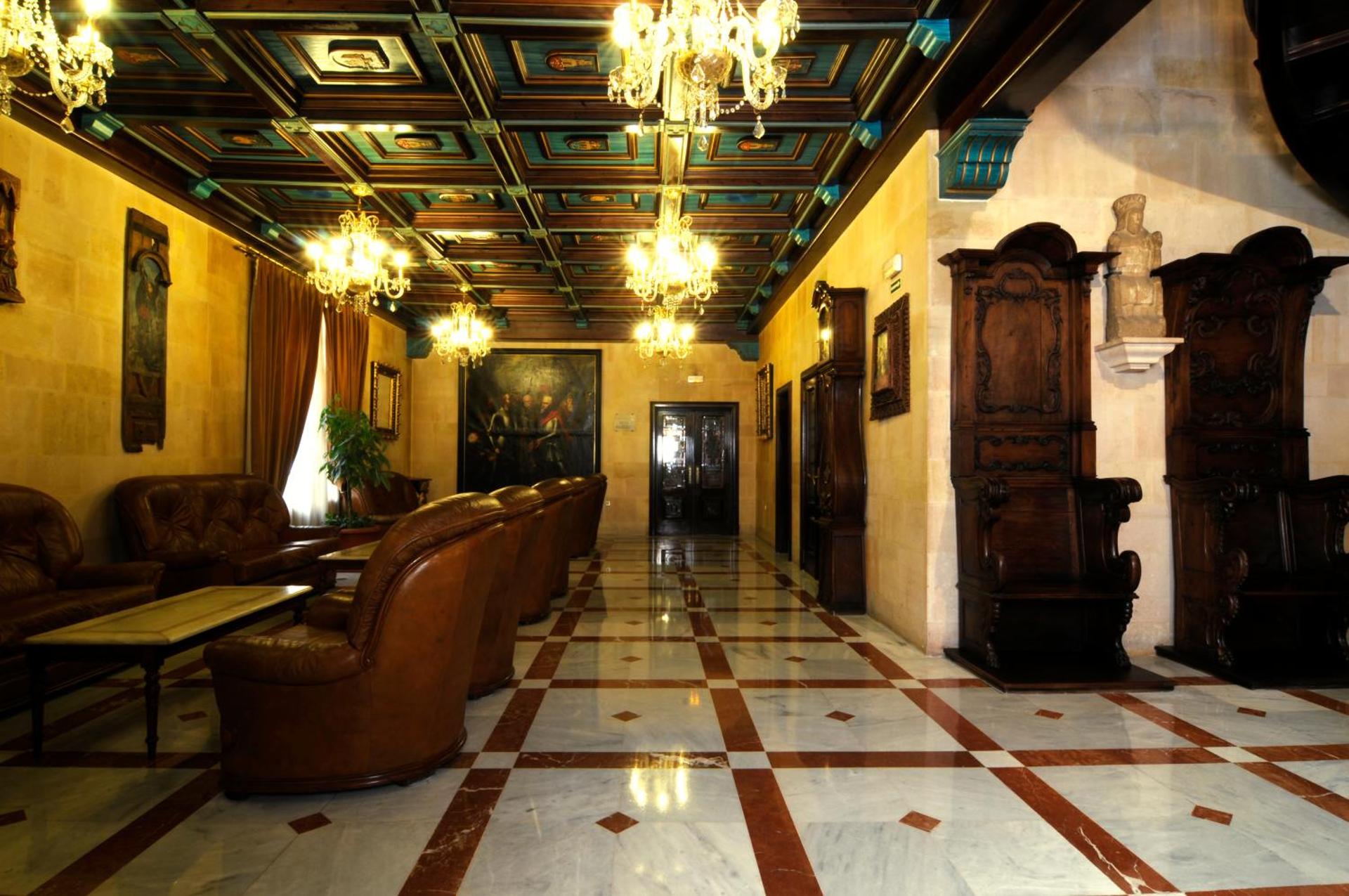 Communal lounge/ TV room