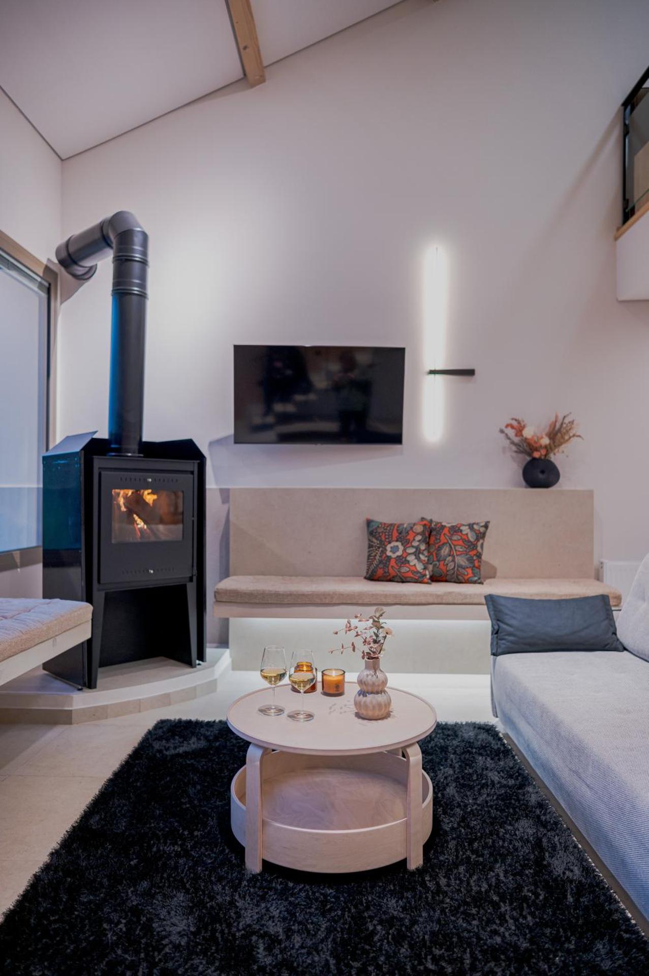 1050 Mountain Living