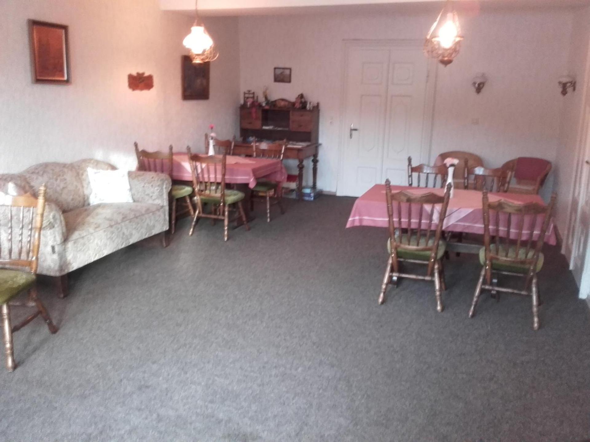 Communal lounge/ TV room