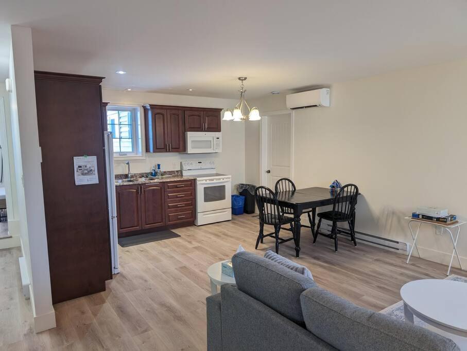 Springhouse Seaside Retreat 2-Bedroom on the Bay