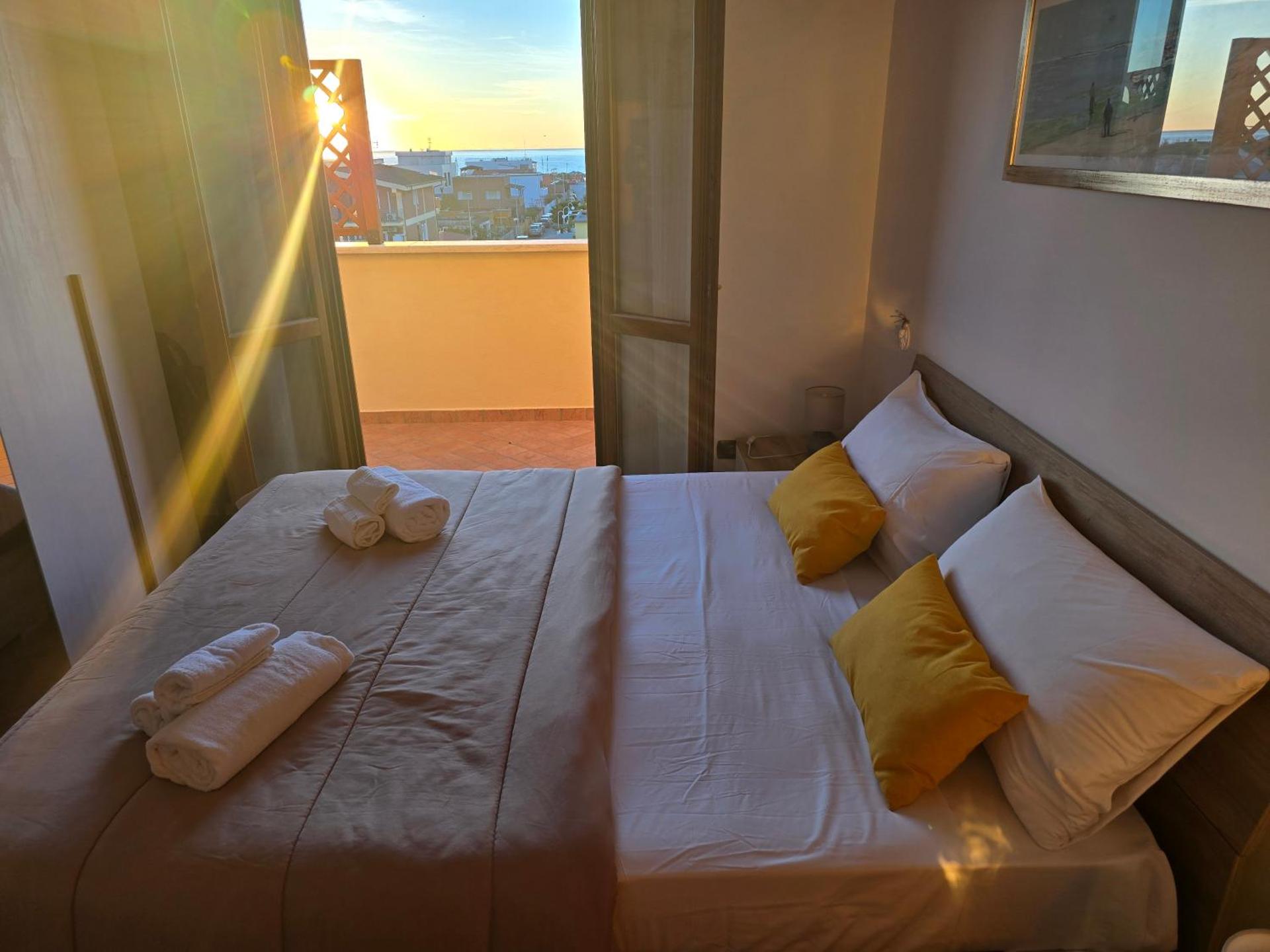 Linda's House Fiumicino sunset view