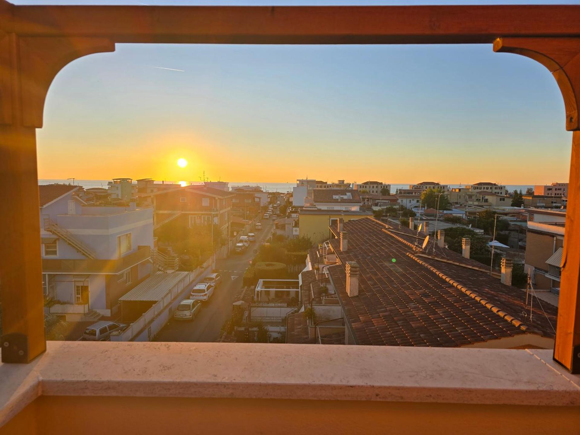 Linda's House Fiumicino sunset view