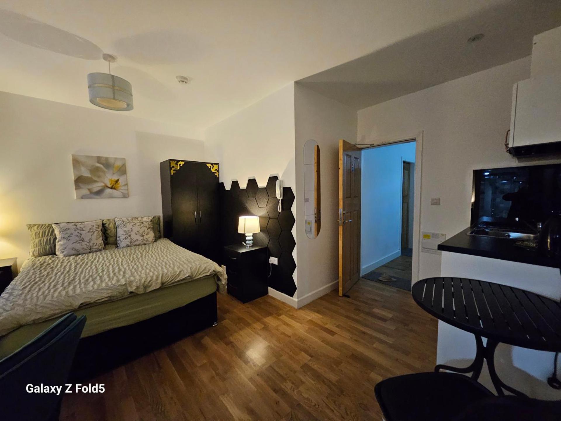 Central Chambers Suites - Suite 5