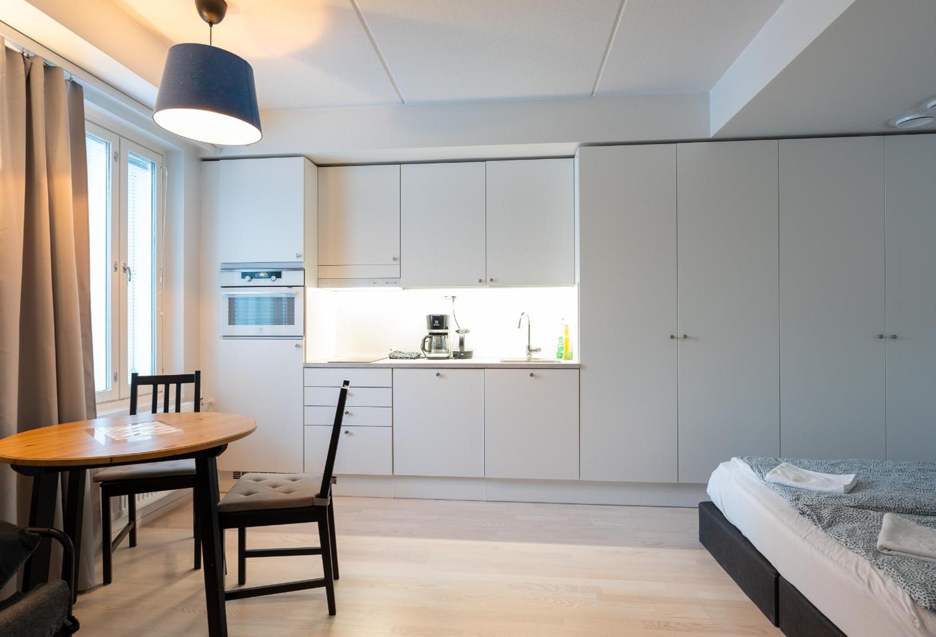 Easy Stay Rooms & Apartments near Airport