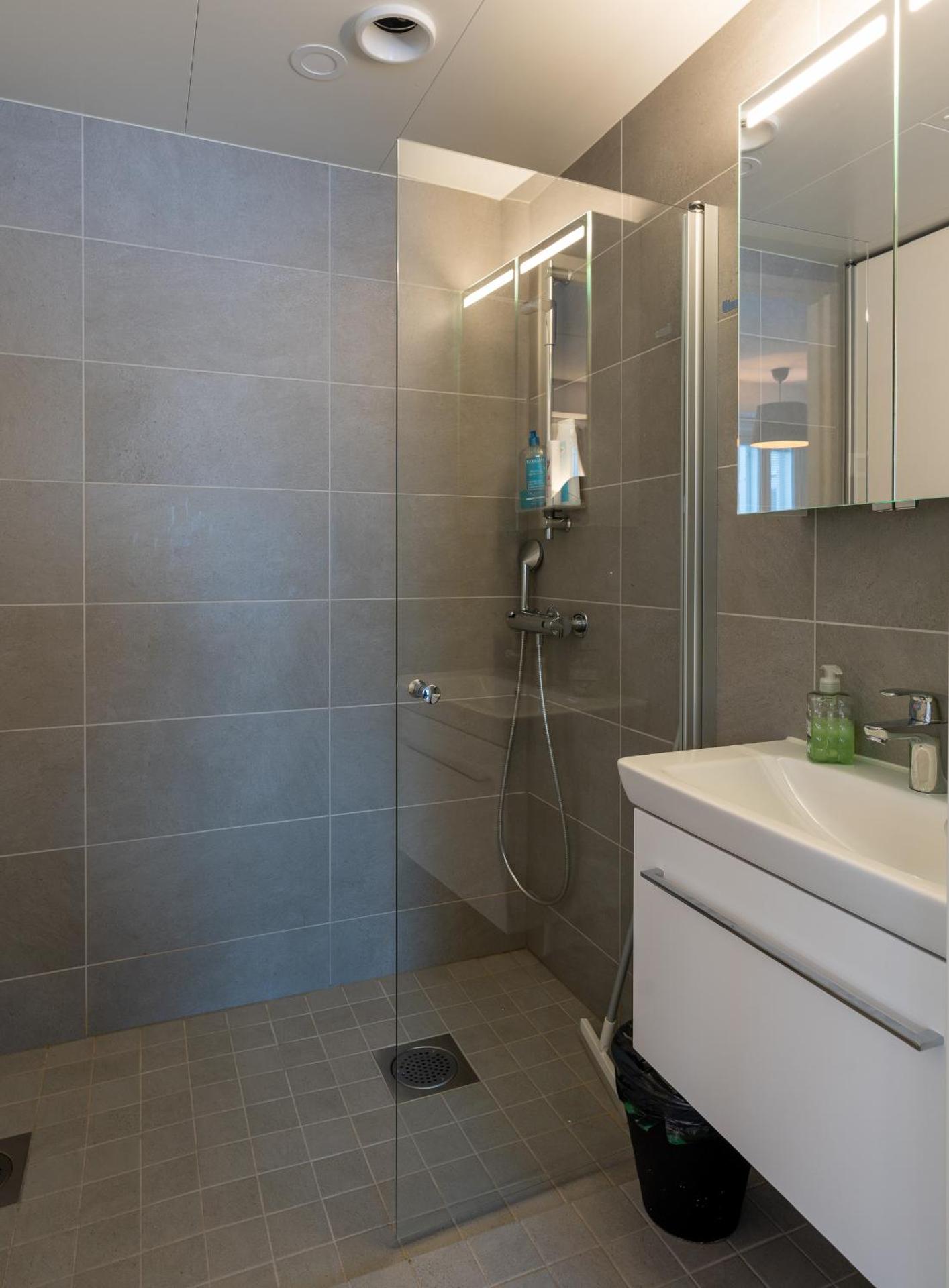 Easy Stay Rooms & Apartments near Airport